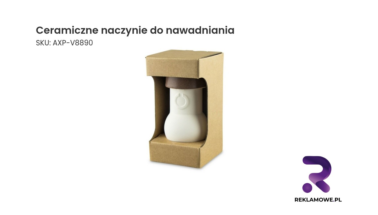 Ceramiczne naczynie do nawadniania na białym tle